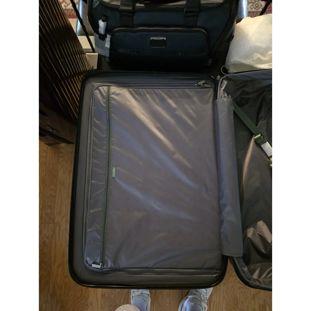 NEW Tumi V4 30.5
